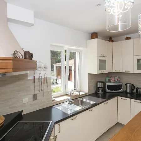 בית נופש 5 Bedroom Cozy In *