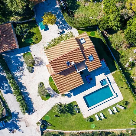 5 Bedroom Cozy In Σπίτι διακοπών Topolo