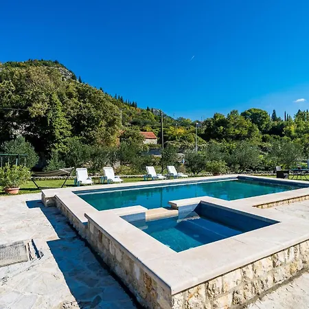 5 Bedroom Cozy In Σπίτι διακοπών Topolo