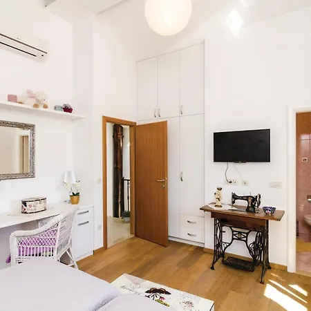 5 Bedroom Cozy In Topolo