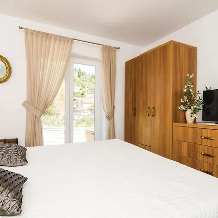 5 Bedroom Cozy In * Topolo