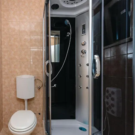 5 Bedroom Cozy In