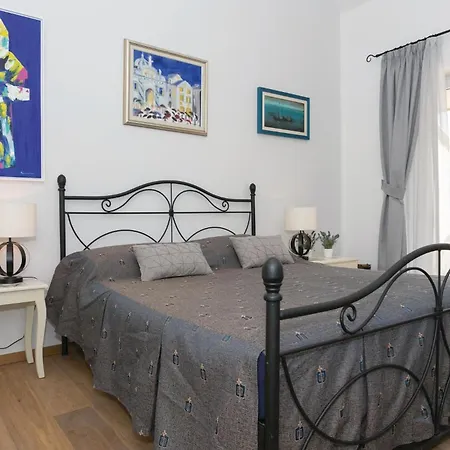 5 Bedroom Cozy In *