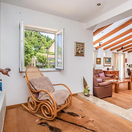 5 Bedroom Cozy In