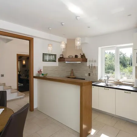 5 Bedroom Cozy In Σπίτι διακοπών Topolo