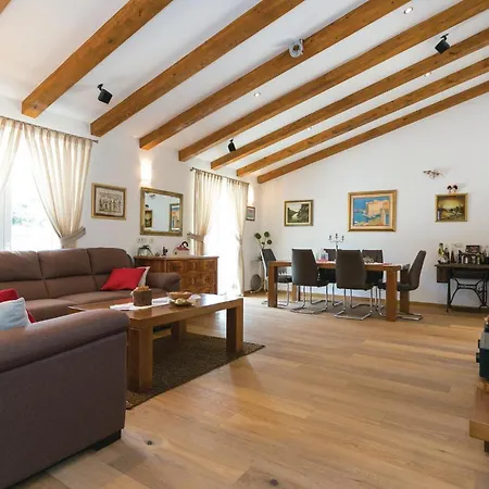 5 Bedroom Cozy In *