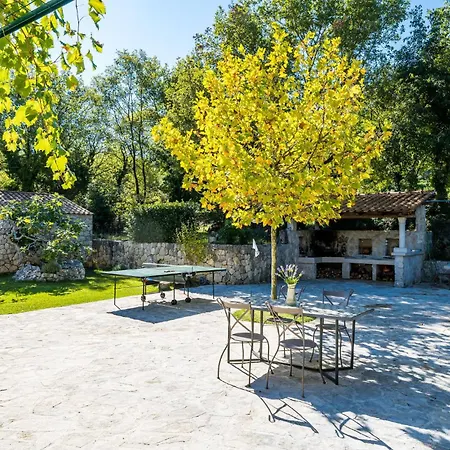 בית נופש 5 Bedroom Cozy In
