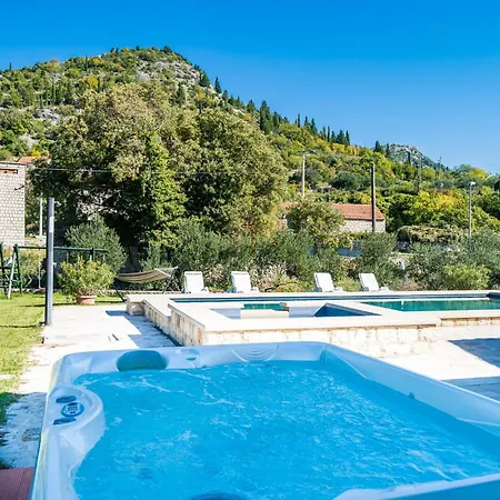 5 Bedroom Cozy In Σπίτι διακοπών Topolo