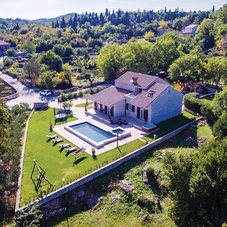 5 Bedroom Cozy In Σπίτι διακοπών
