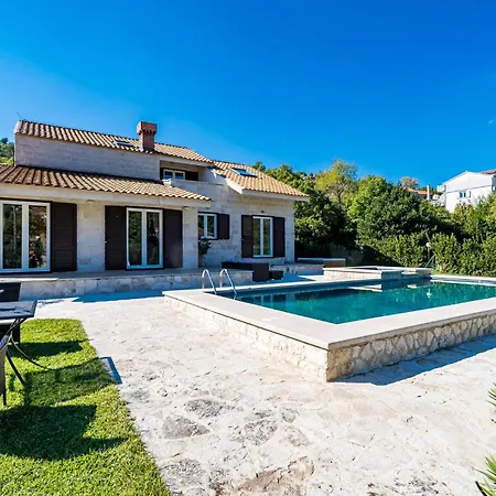 5 Bedroom Cozy In Σπίτι διακοπών Topolo