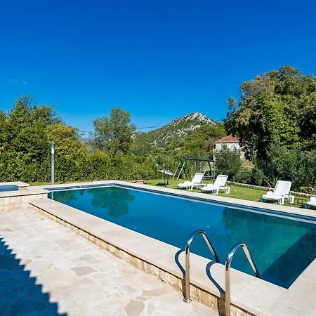 5 Bedroom Cozy In Σπίτι διακοπών Topolo